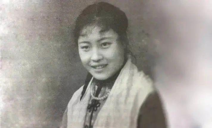 因生不出儿子被丈夫抛弃流落街头，逆境中带着孩子闯出亿万身家，她的经历比“老干妈”还传奇