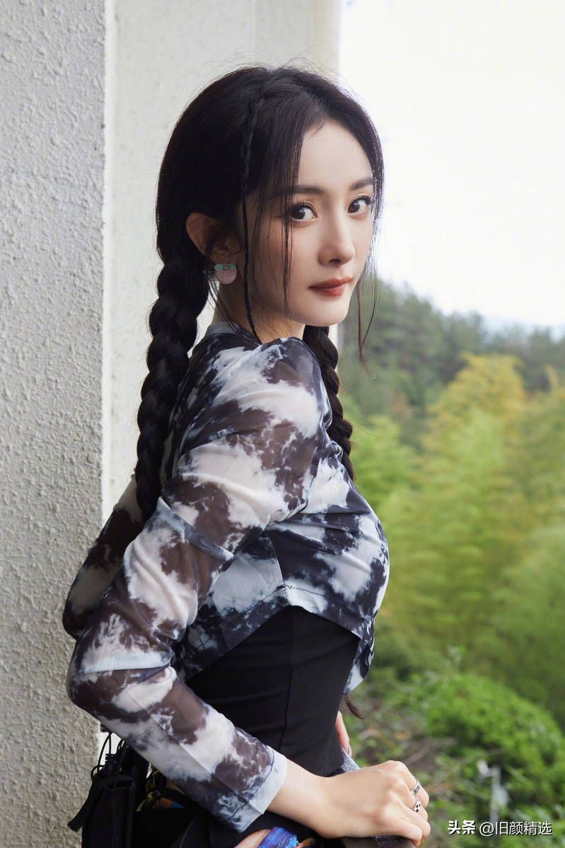 杨幂短发编扎同款,杨幂短发扎小辫子图