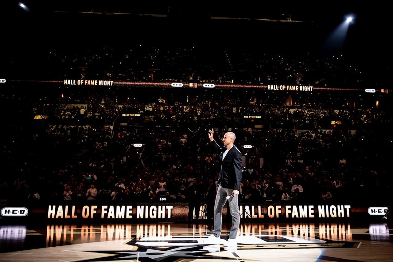 圣安东尼奥阿拉莫穹顶球馆,吉诺比利圣安东尼奥马刺队