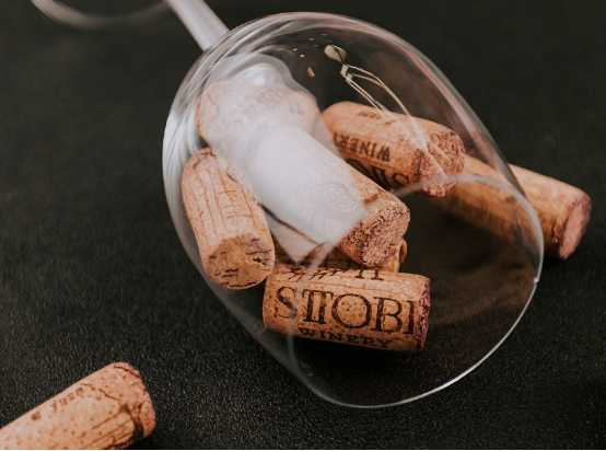 买红酒的盖子,红酒是铁瓶盖还是软木塞的好