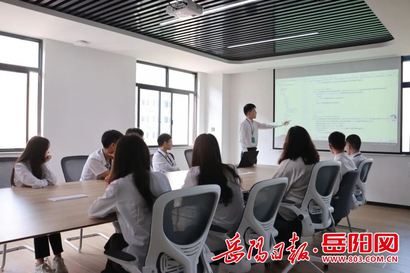 北大青鸟职业技术学校长沙,湖南技工学校北大青鸟