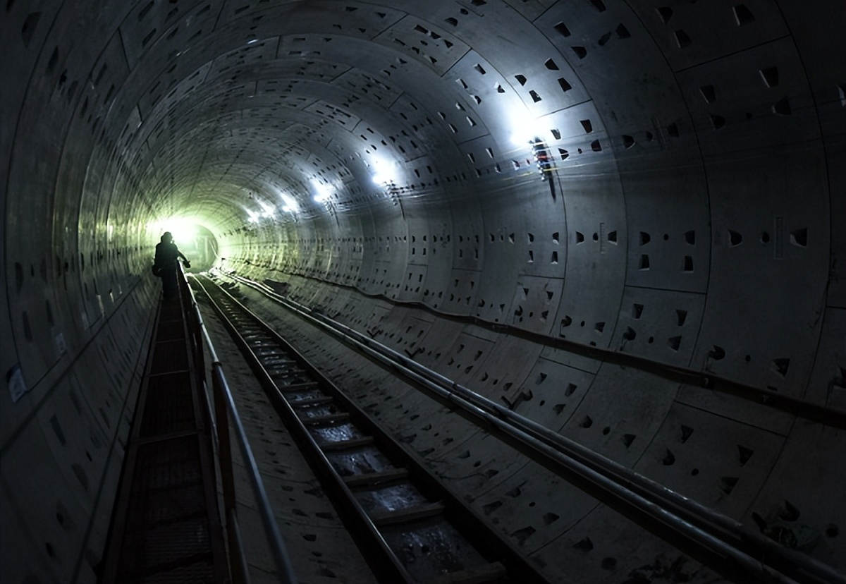 工地为啥不让女的进隧道工作,隧道施工禁止女的进入算歧视吗