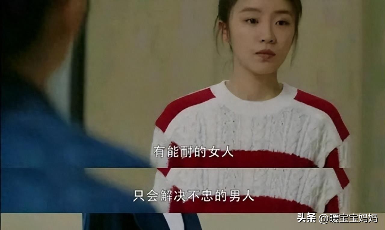 群殴小三，揪头发，强行拖拽至街上，