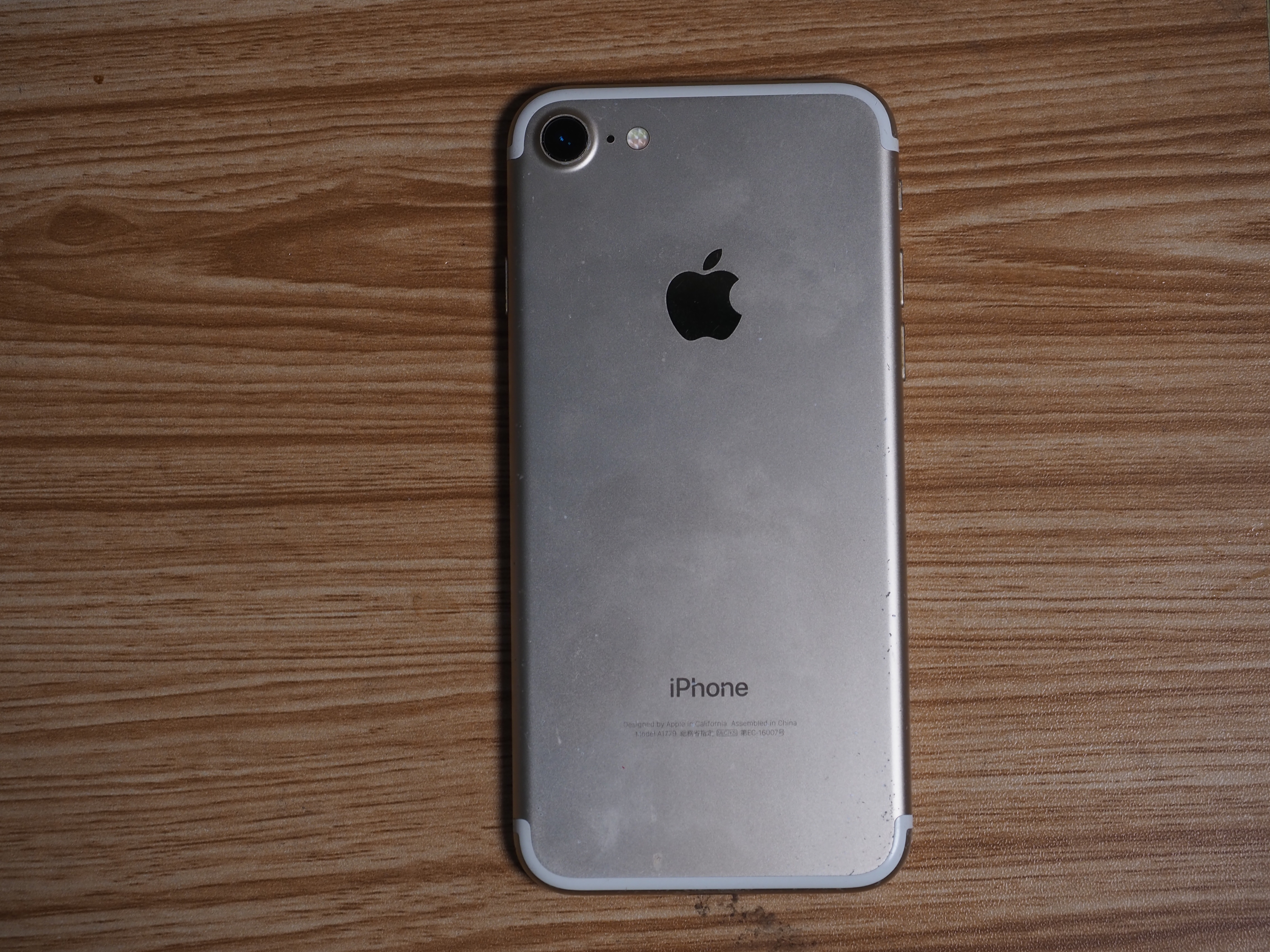 苹果全系列手机通病,苹果全金属无边框