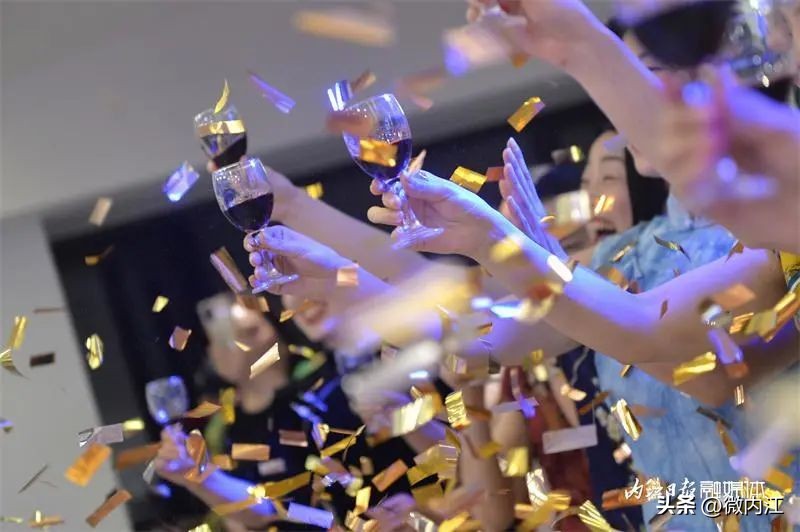 我们一起经历了难忘的事,我们一起经历的瞬间