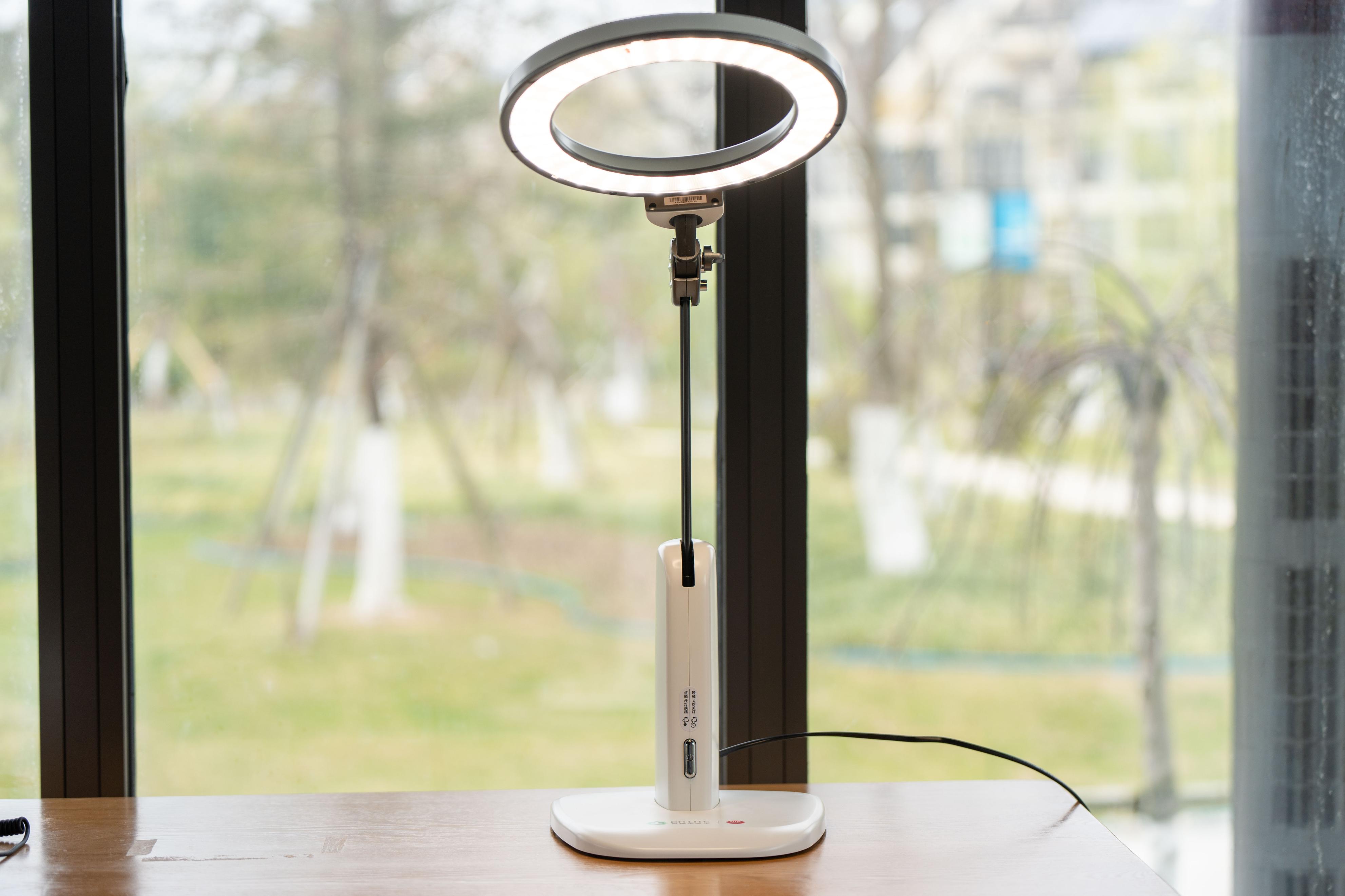 智商税还是护眼专家？爱德华医生天使之光2儿童学习润眼灯测评