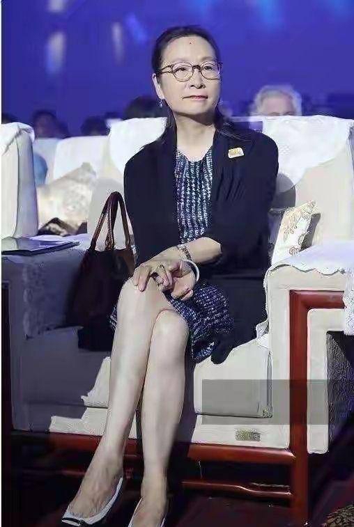 35届金鸡百花电影节刘晓庆奚美娟,第35届金鸡奖刘晓庆奚美娟红毯