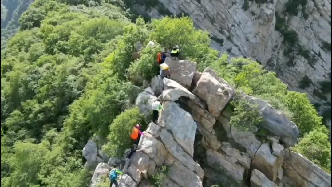 20230513嵩山月亮坡四号线溜腿，旁边的小山脊又出意外了