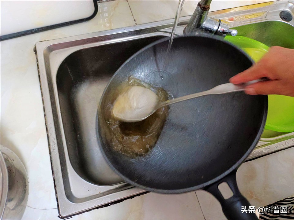 不粘锅真的有致癌物质吗,不粘锅害人吗