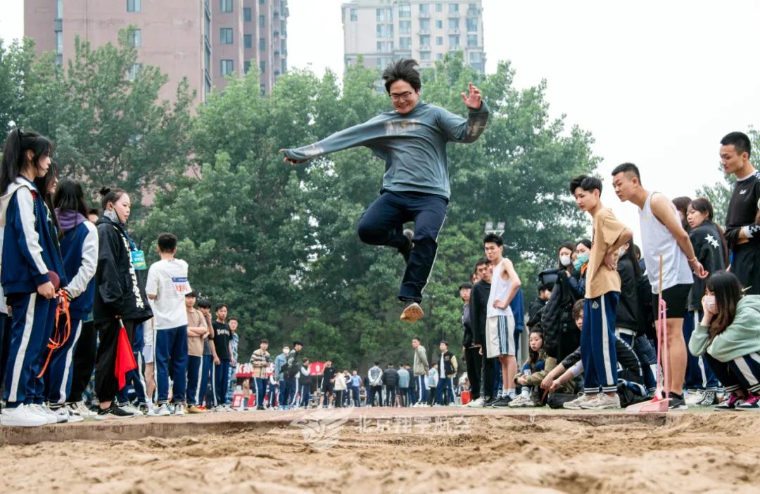 走进学校让心情愉悦,走进安静整洁的教室时我深感自豪