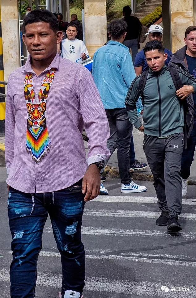 13岁奇迹女孩坠机后带弟妹丛林求生40天,竟是因被继父长期性侵