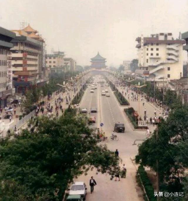 在西安摆地摊,那年我在服装厂打工的经历
