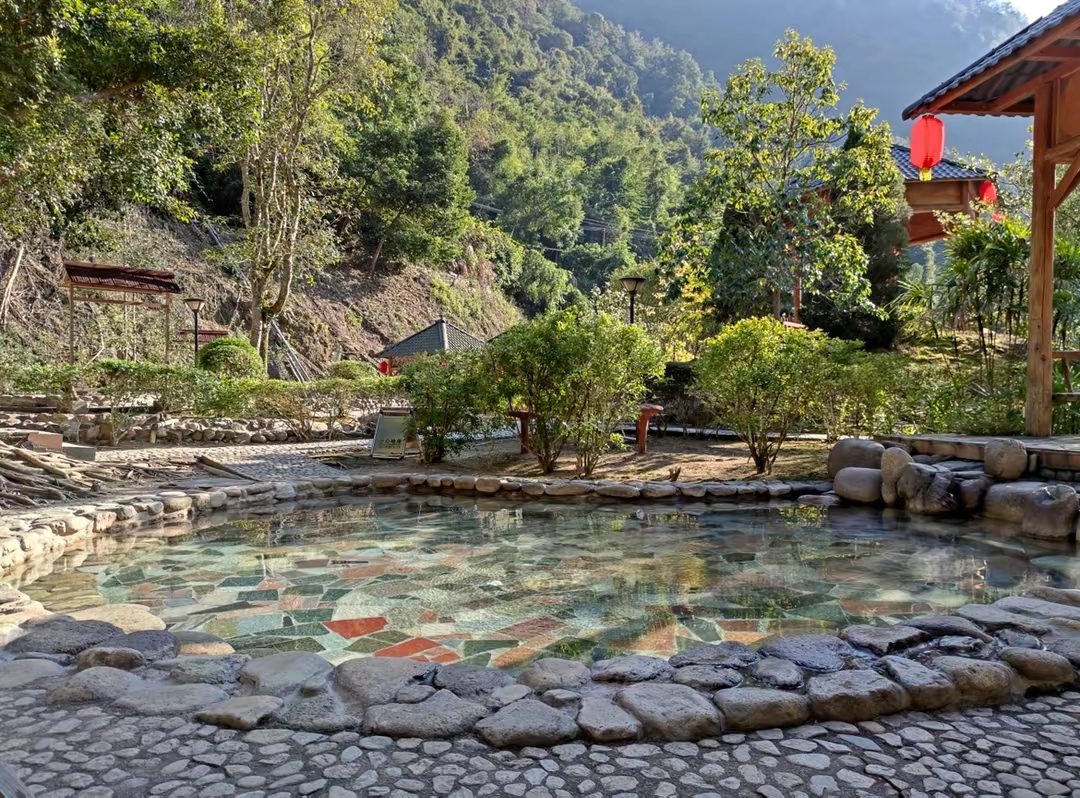 广东最值得推荐的温泉度假村,广东第一峰温泉是真温泉