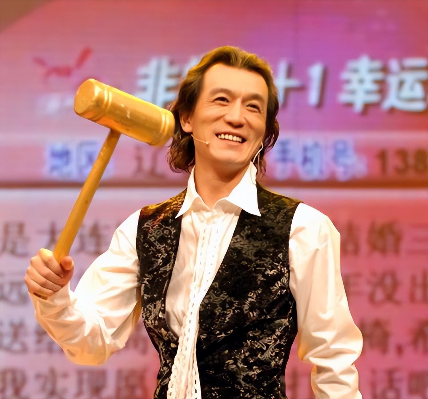 李咏离世4年，再看哈文的状况，才明白嫁给李咏是最好的选择