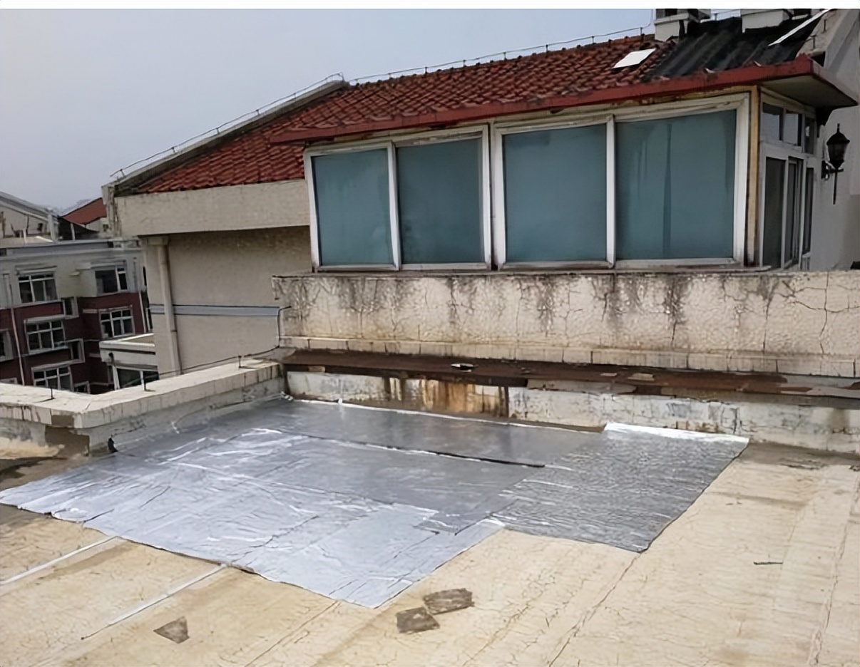老旧小区屋顶漏水怎么彻底解决,屋顶漏水最好补救办法