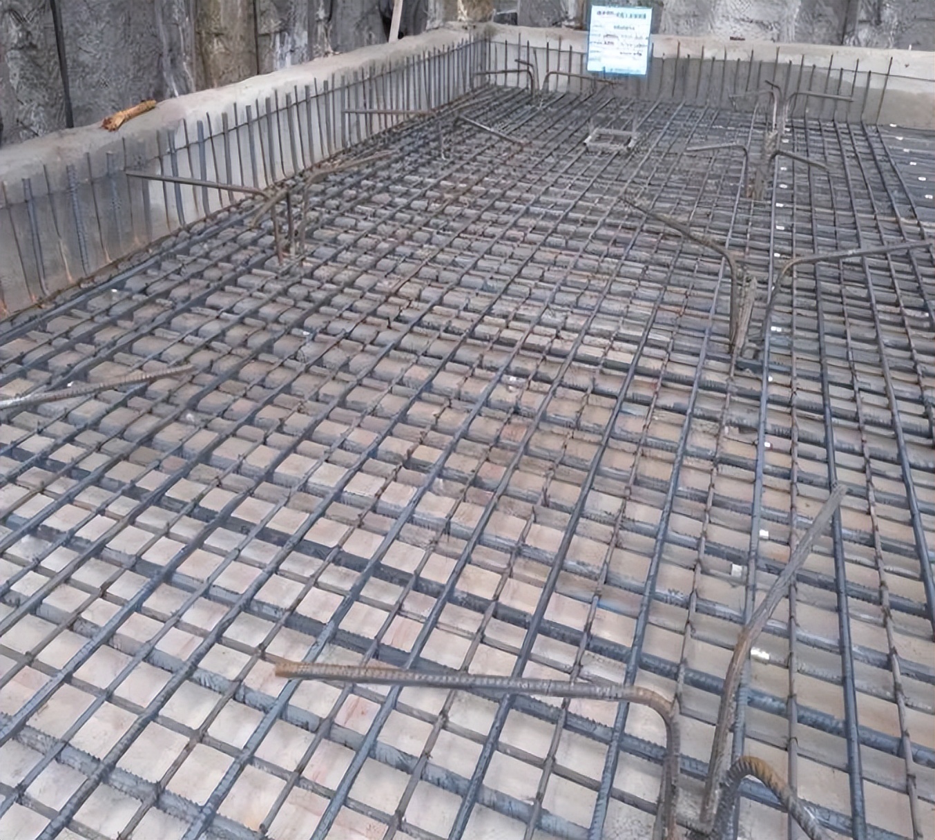 建筑施工图中钢筋的长度如何度量,建筑施工图中钢筋的标注