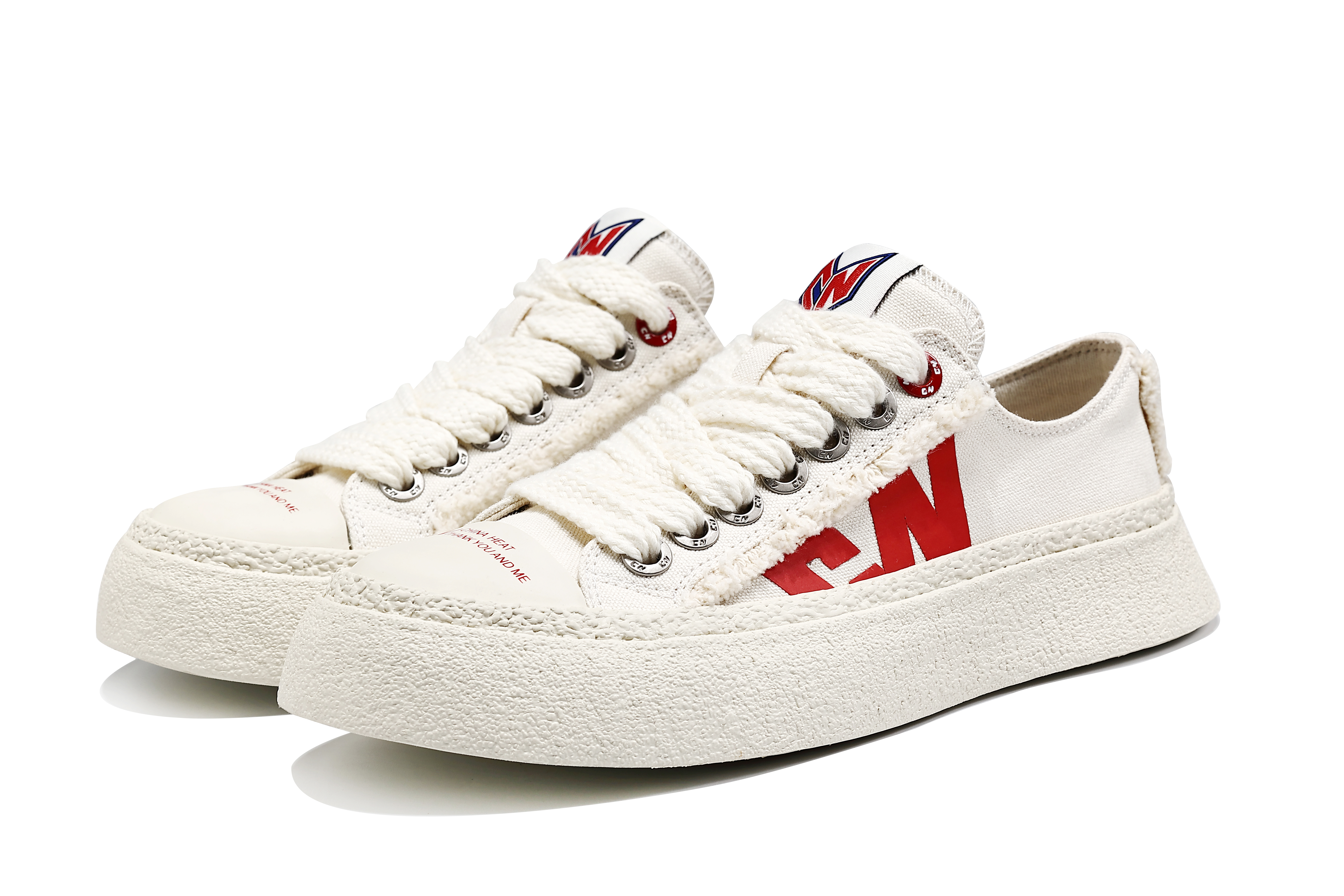 今年夏天一定要买的红色帆布鞋,现在最值得入手的帆布鞋