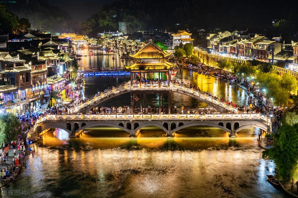 凤凰古城旅游攻略自驾游停车,凤凰古城旅游攻略3-4天报团