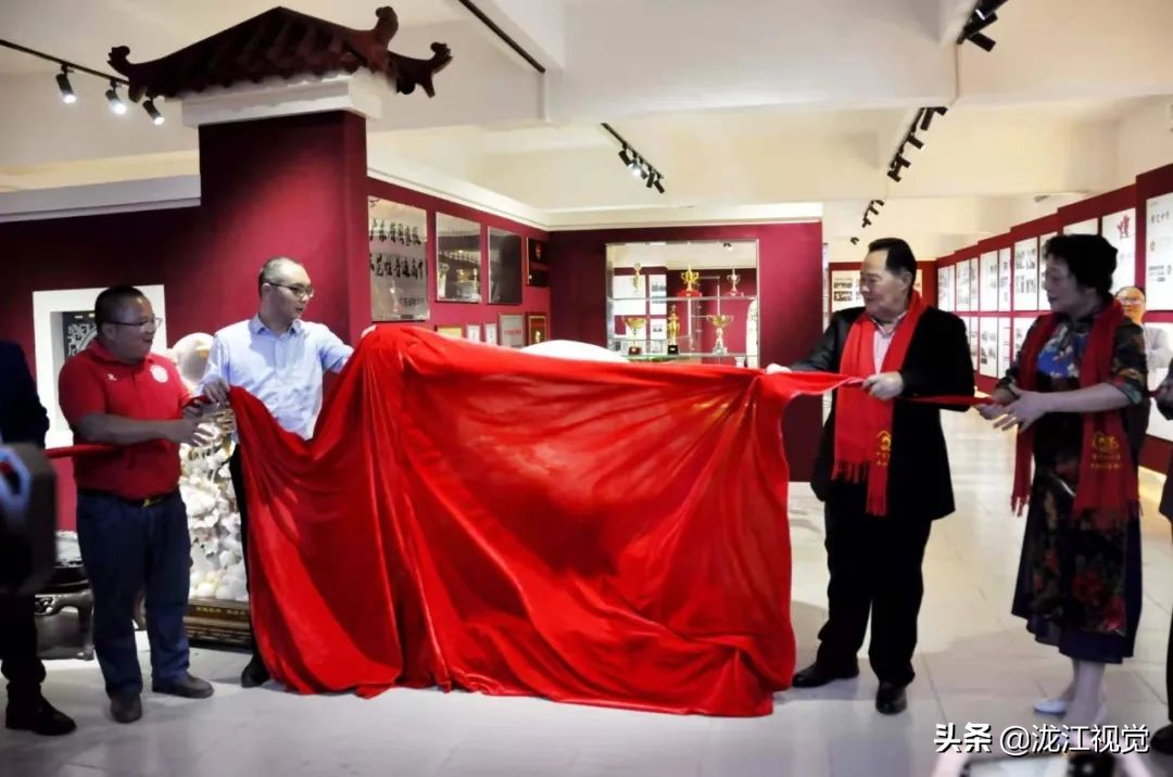 鱼跃龙门的雕塑,鱼跃龙门雕像图片