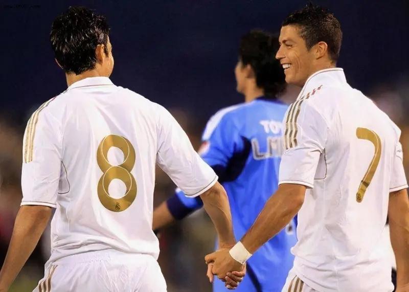 卡卡和c罗的友谊,卡卡和c罗梅西的合照