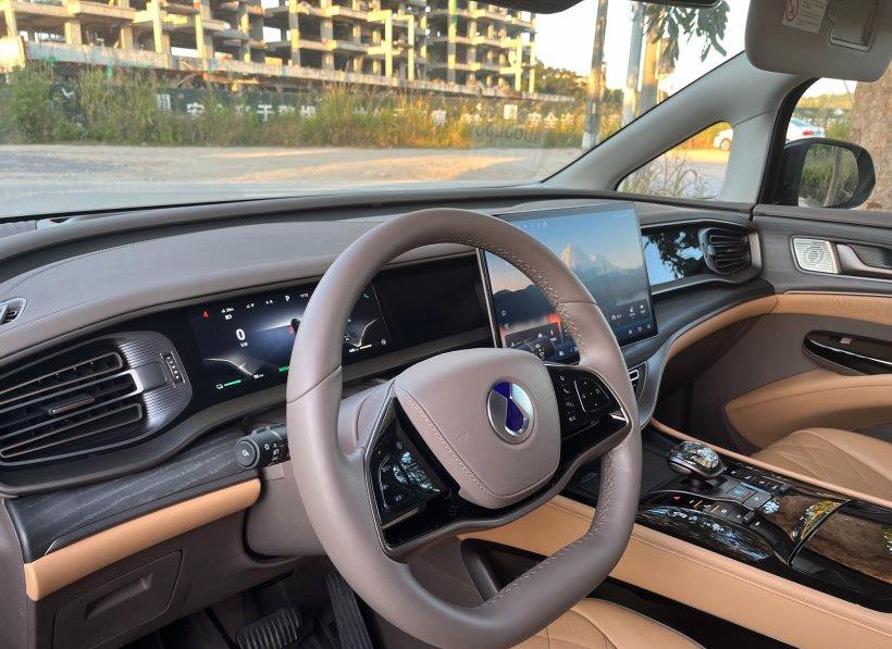 入手丰田,新款腾势d9开多少公里