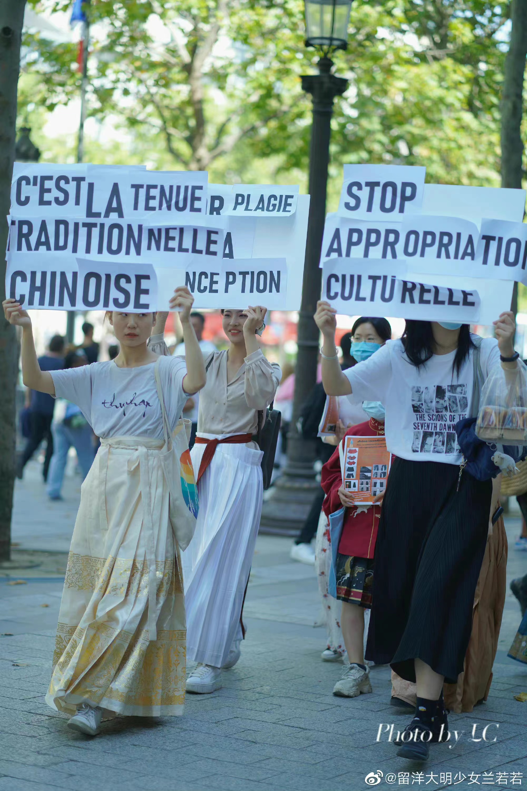 中国留学生抗议Dior文化挪用