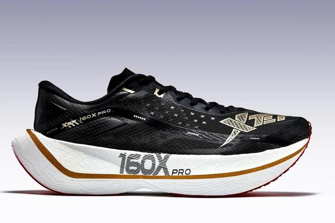 特步也崛起了！减震旋跑鞋来袭，9年结构缓震，成就夏日通勤佳品