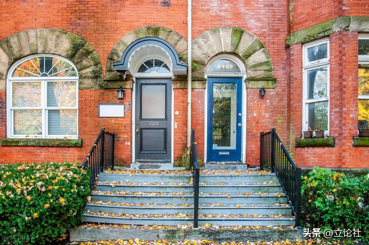 不要纠结雨中学校这道门开不开，大门后边有“乾坤”