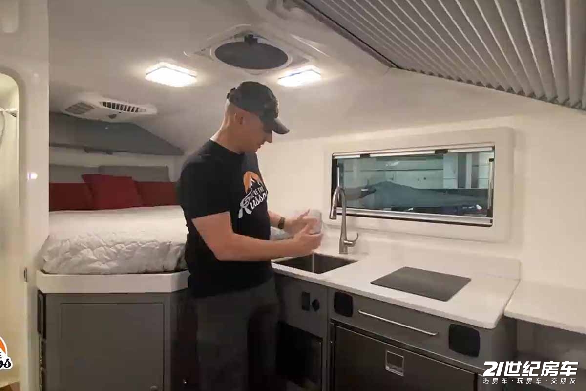 防弹版猛士房车,悍马4x4越野房车也是防弹的