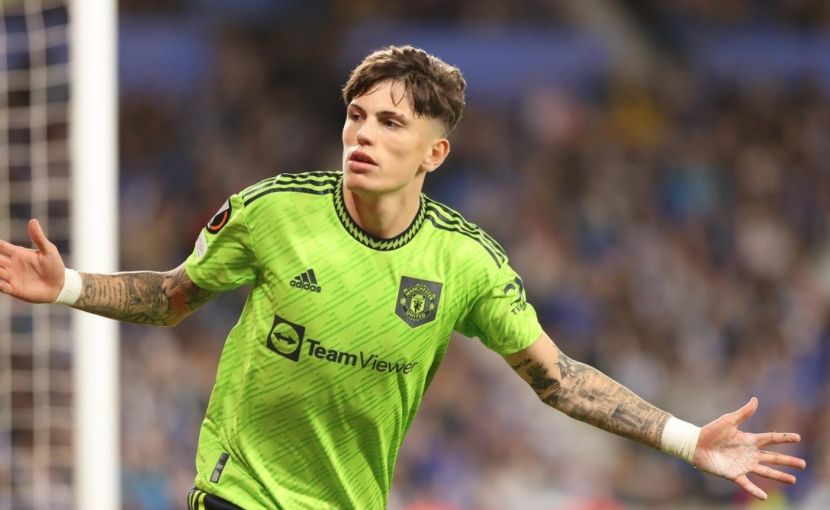 飘了！19岁小将晒身穿曼联7号球衣接班C罗上赛季5球4助