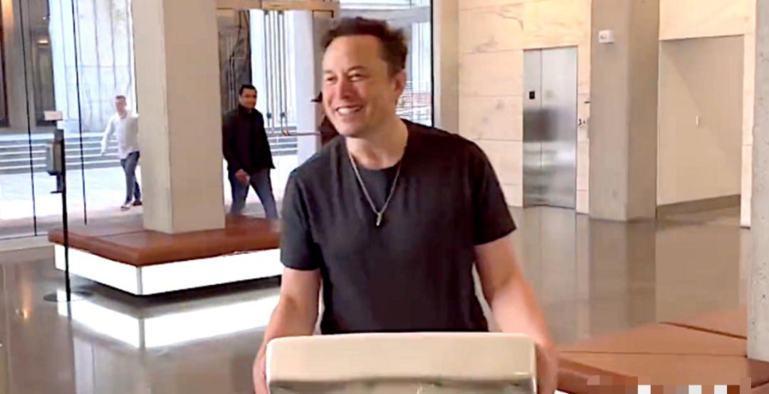 马斯克被赶出特斯拉,被马斯克开除后出去开了个电车