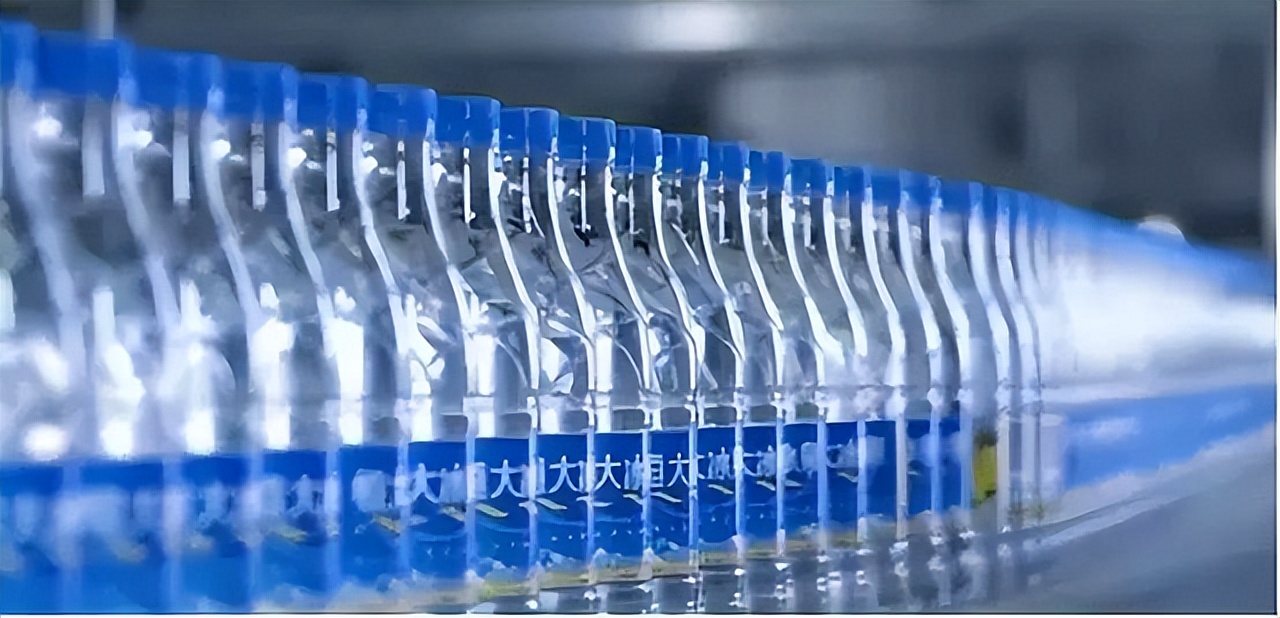 恒大冰泉10个亿打广告,恒大冰泉为什么要重新定位