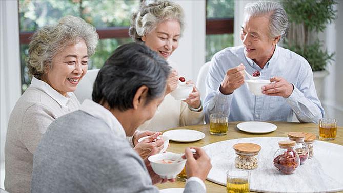 张嘴发出咯噔的声音怎么治,张嘴腮帮子咔哒响还疼怎么治