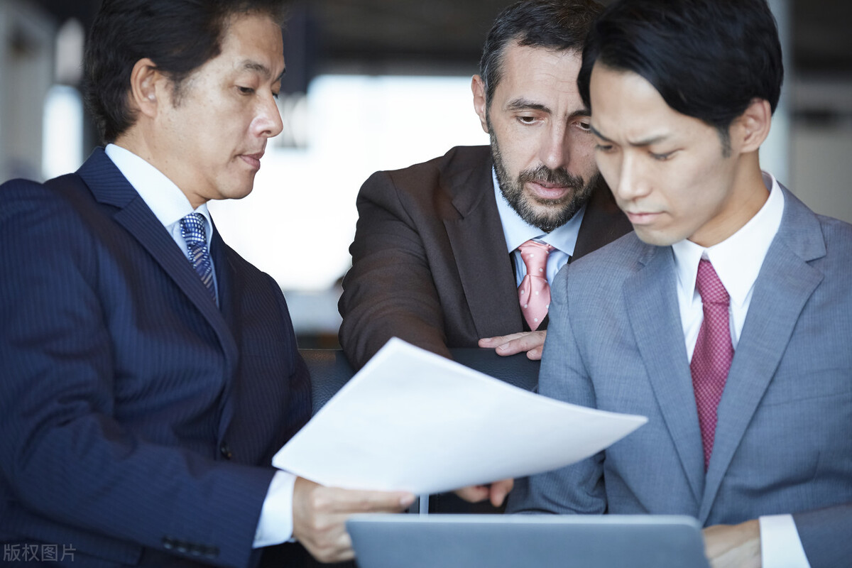 人到中年是从政还是赚钱,人到中年是继续打工还是做点生意