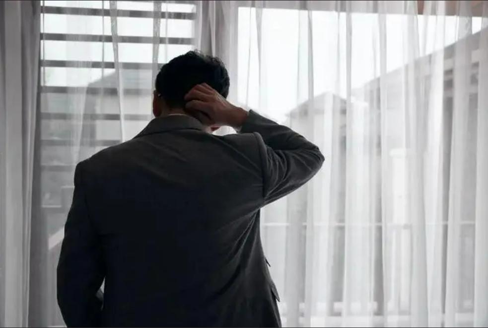 香港一对老年夫妇跳楼身亡,香港父母双双跳楼案