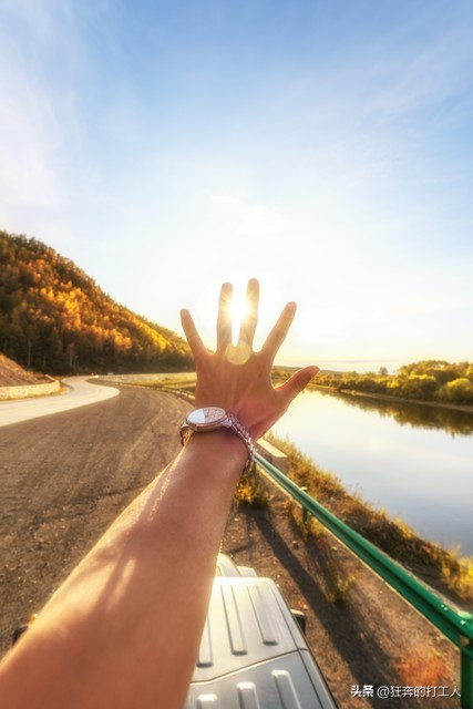 当你上班很压抑的时候怎么办,如果一份工作让你感到很累很压抑