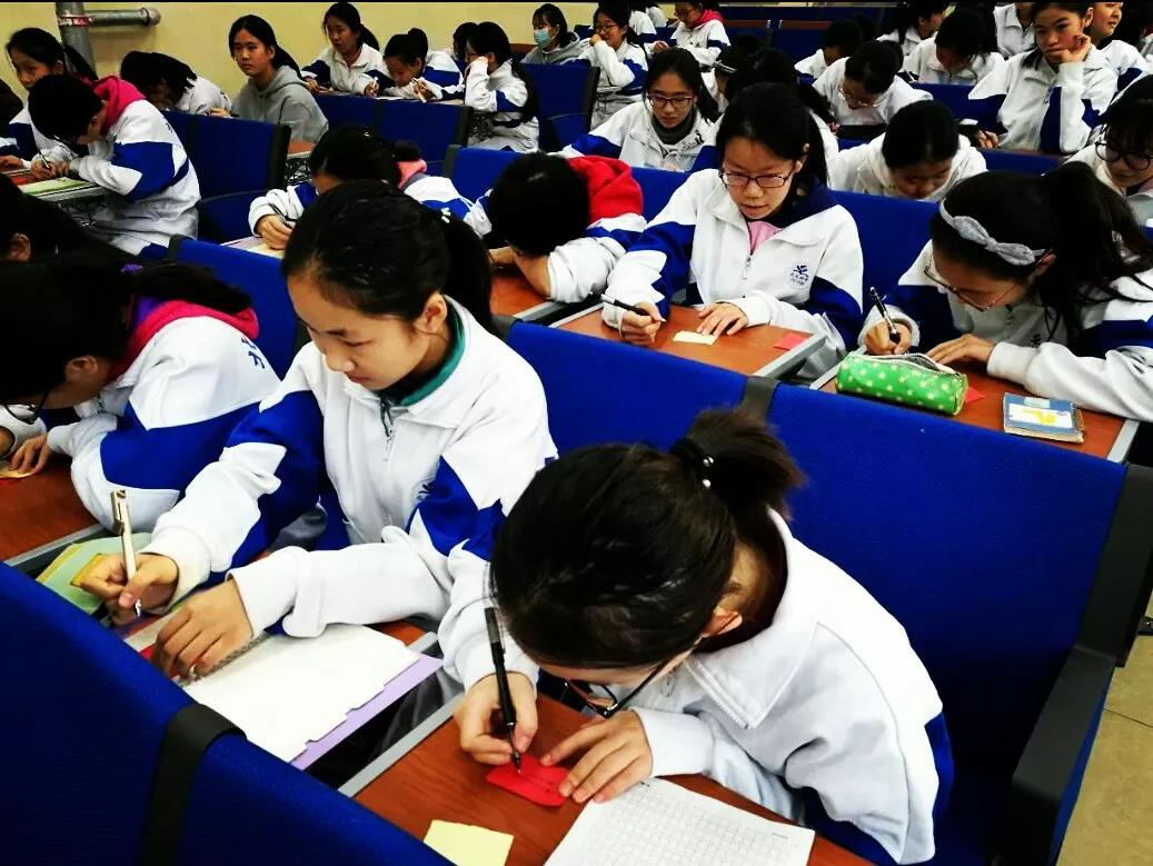 给你的文章一双秀美的眼睛——考场作文快速拟题