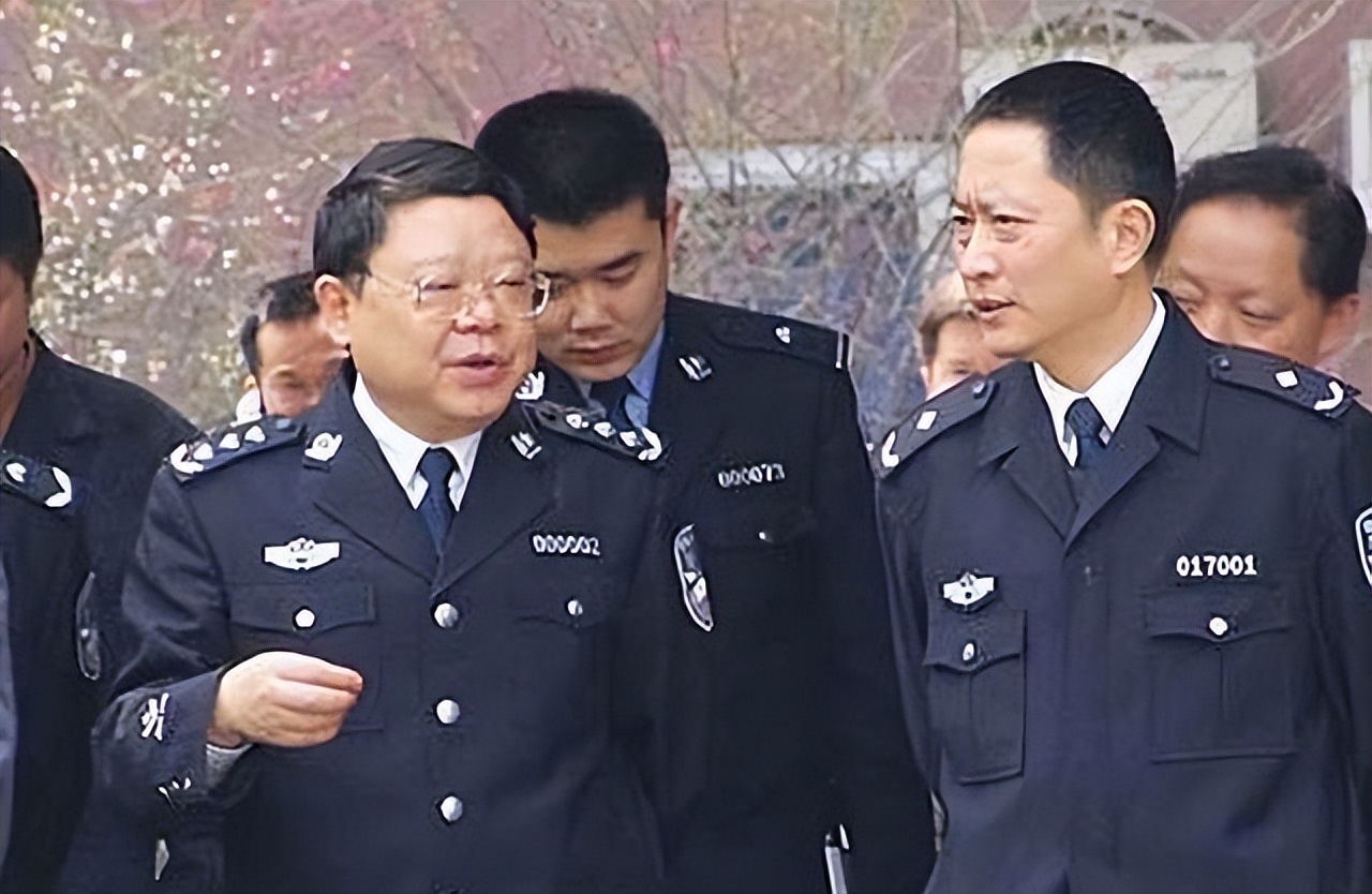 “白宫教父”文强：霸占警花强奸女学生，被捕后自供玩弄女明星