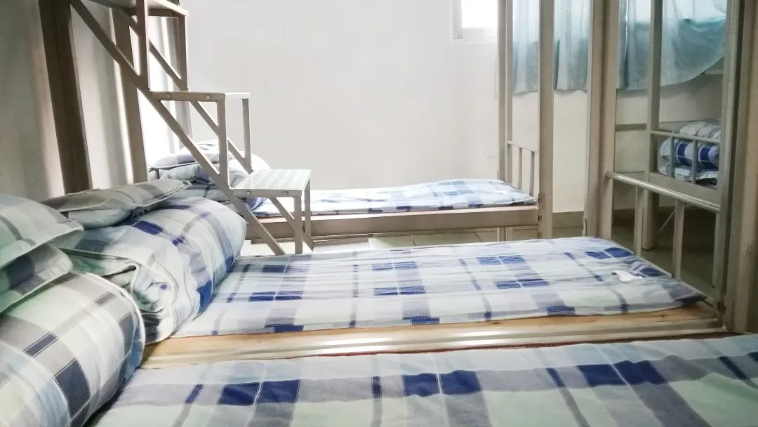 石碣四海学校学费多少钱,东莞四海学校招生简章