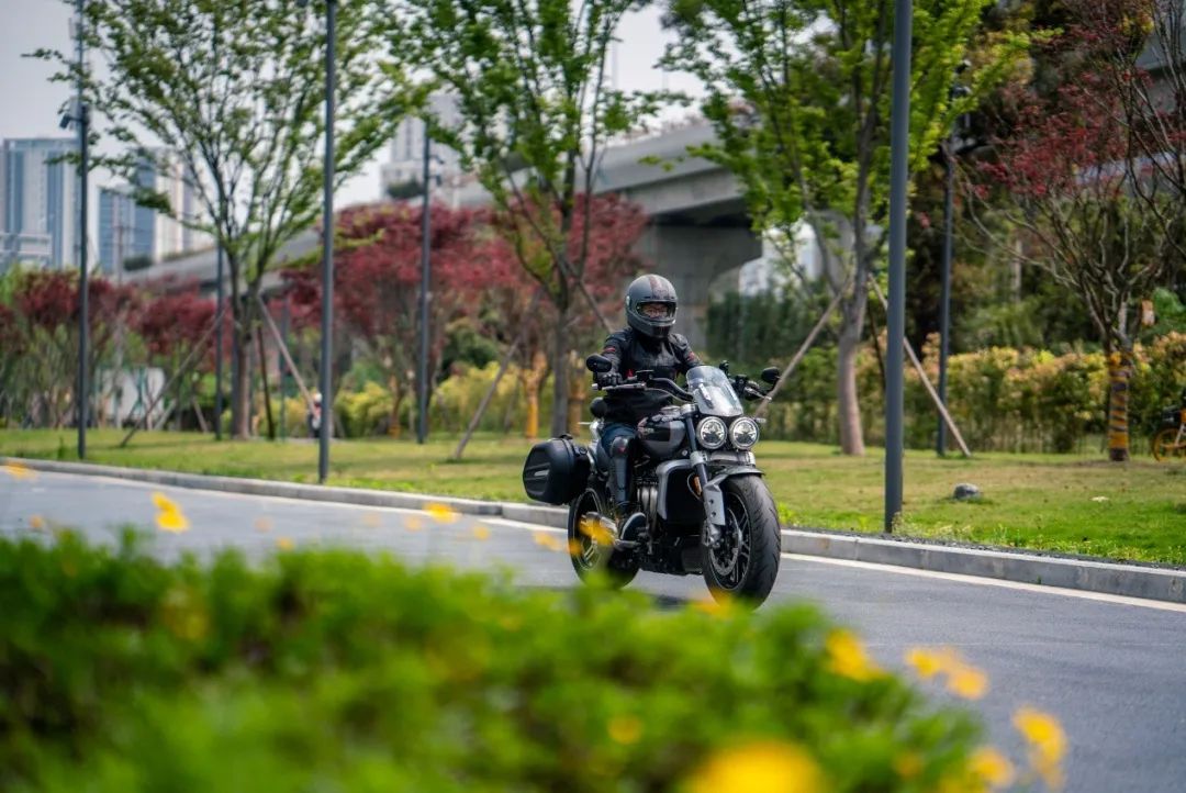 凯旋火箭3优缺点,火箭凯旋3新款试驾