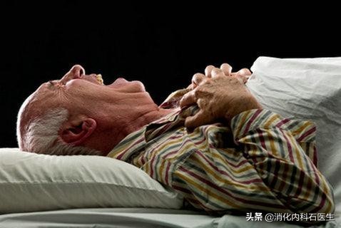 男子胸疼怀疑心梗实际胃病,男子胸痛挂急诊查出是胃病胸疼