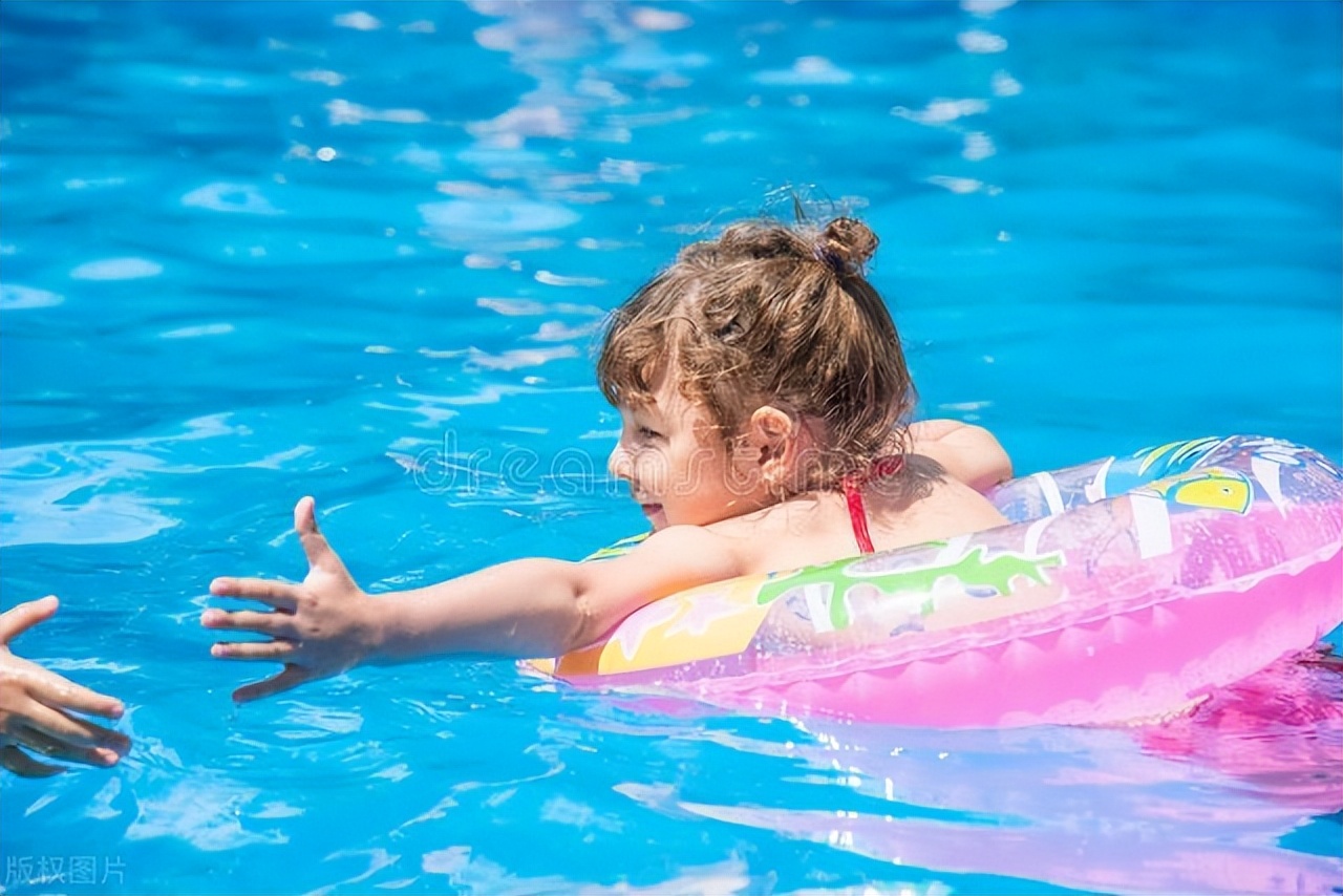 一个游泳馆一年能赚多少钱,室内游泳池怎么盈利