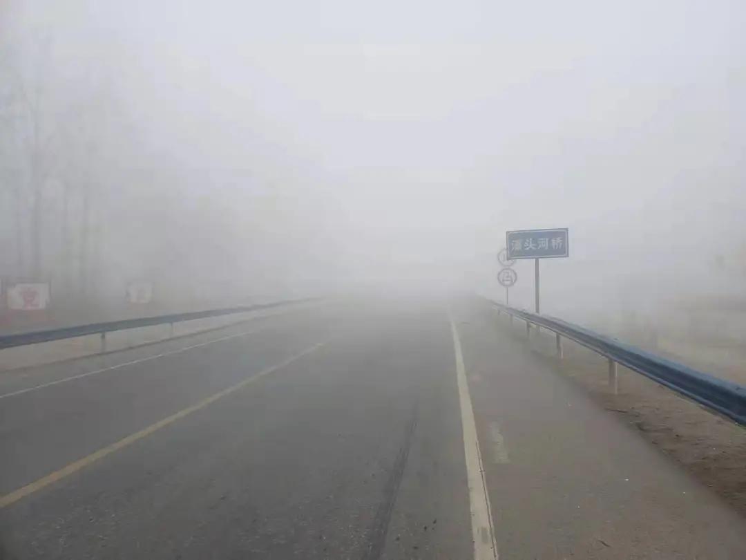 河南省驻马店市汝南县大雾预警,今晨大雾宛如仙境
