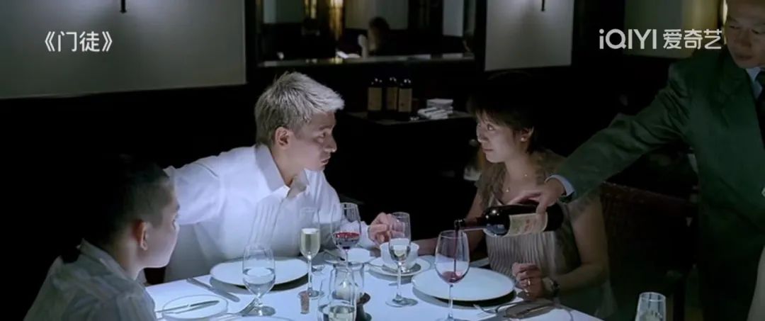 平平无奇一张合照，里面这个竟然价值百万！