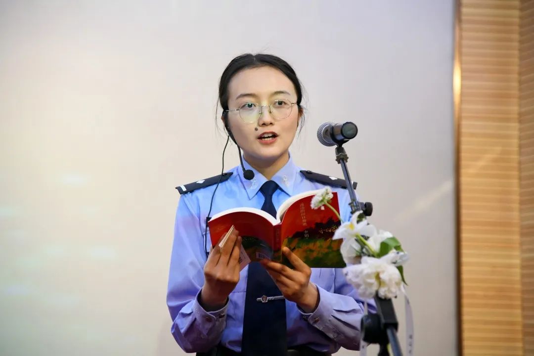 一路书香一生阳光朗诵节目串词,每周一次的读书分享会