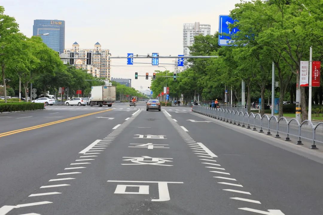 修路路口标线不清楚走错会扣分吗,有标志标线的路口如何通行