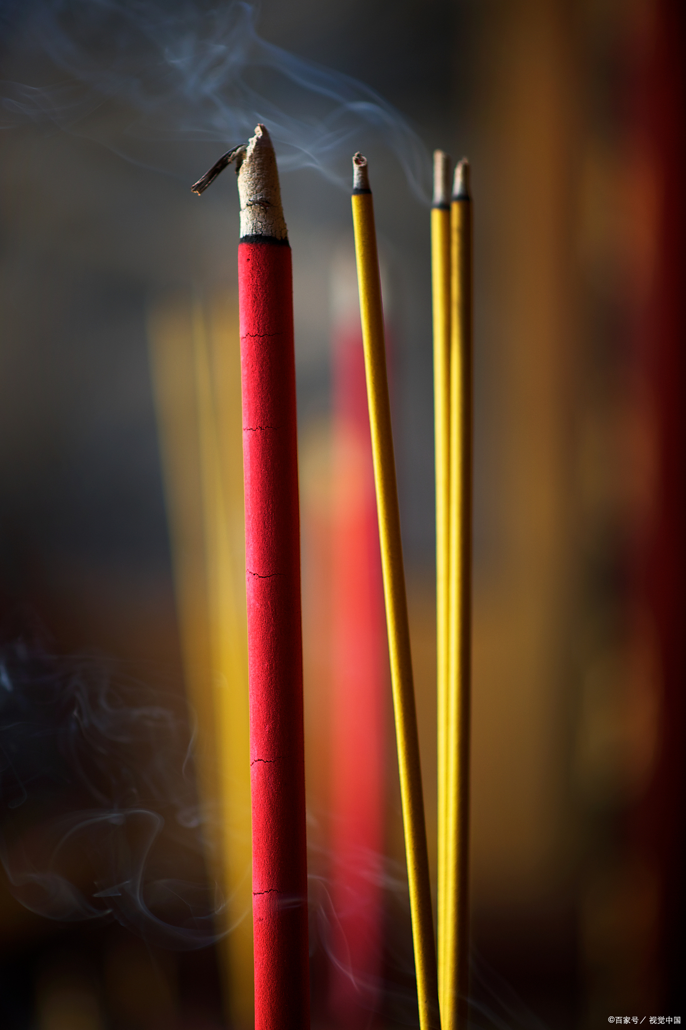 烧三根香长短不一样代表什么,三根香长短不齐的含义