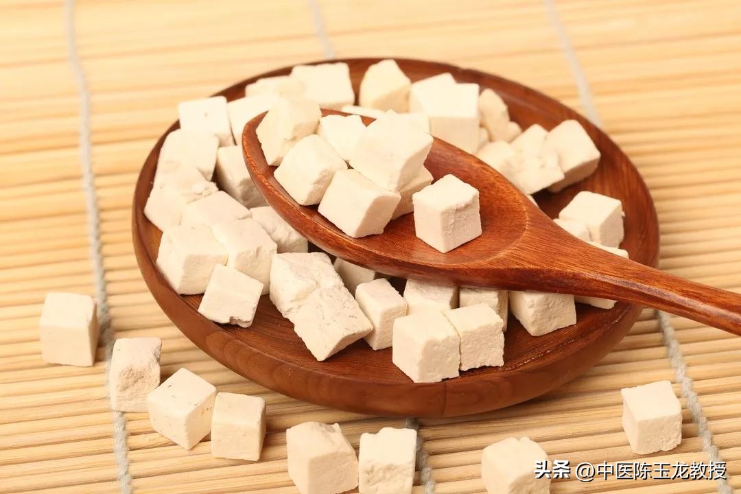 饭后总胃胀喝水就吐,饭后喝水胃胀怎么回事