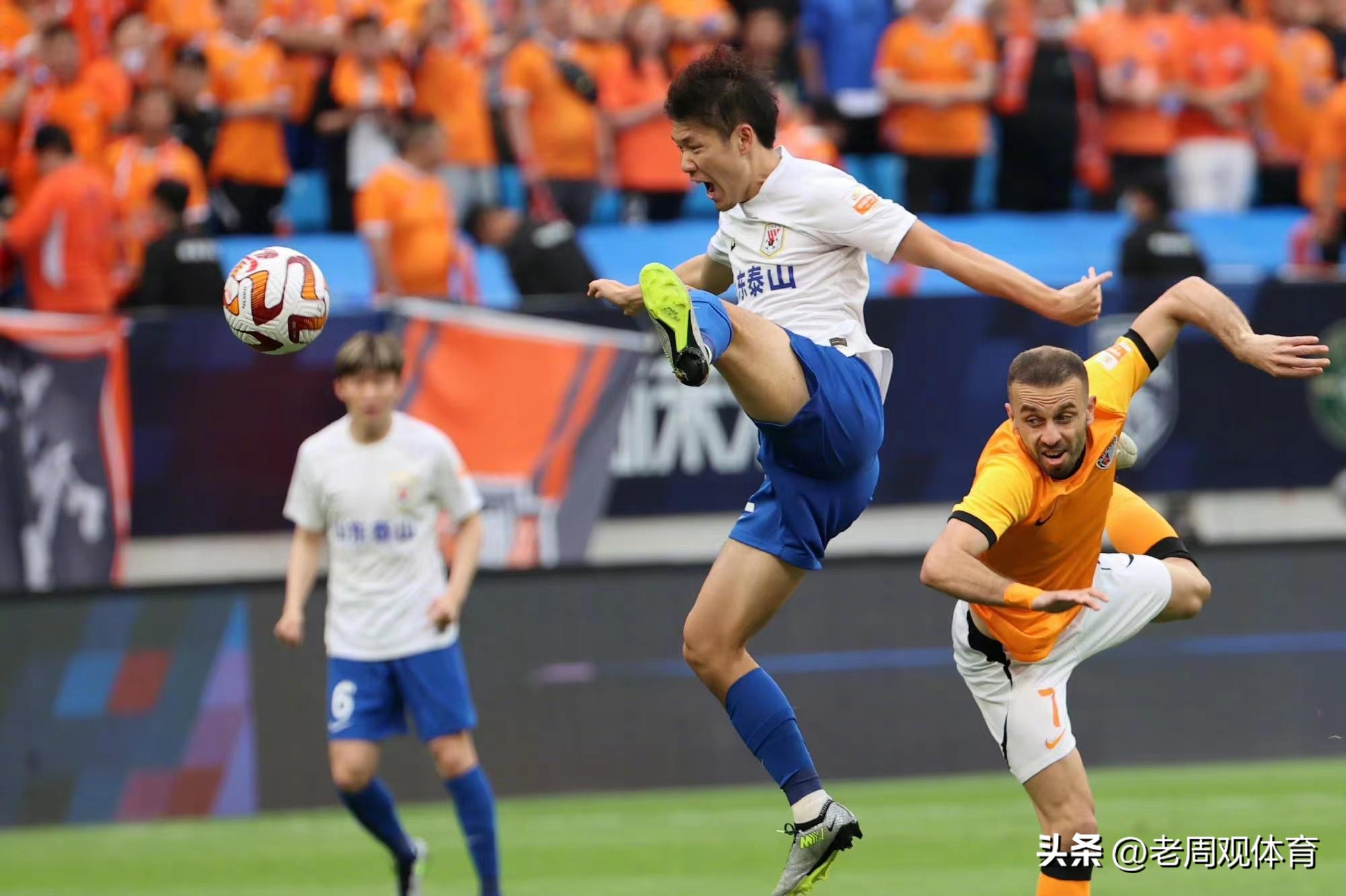 三人失去位置！刘国宝两场六球，本场梅开二度，山东泰山喜上眉梢