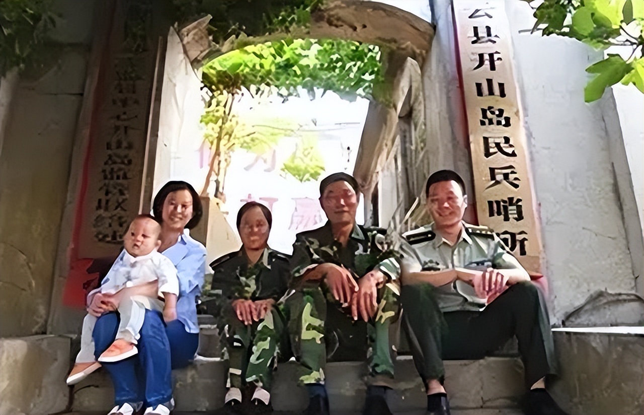 两夫妻守孤岛月入6万,一对夫妻被困孤岛一年吃一次肉